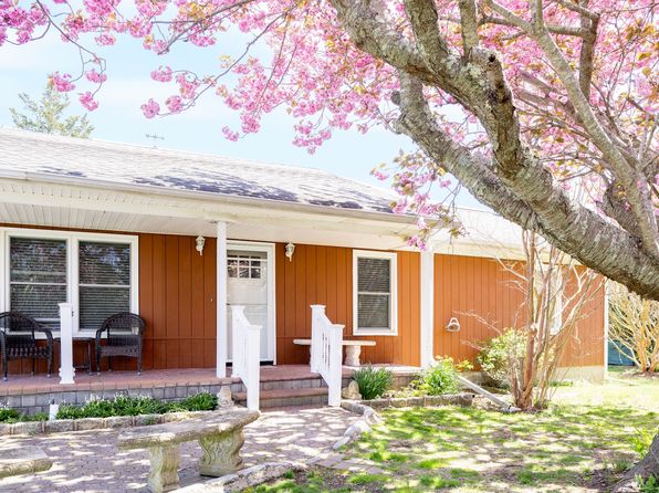 750 Tasker Ln, Greenport, NY 11944