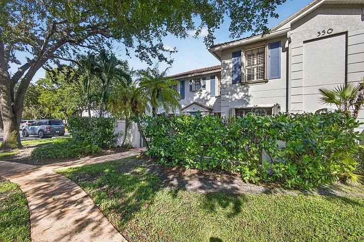 350 Prestwick Cir #4