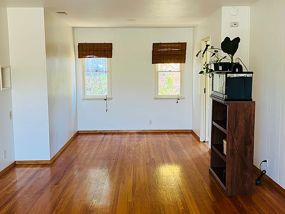 Dining area adjacent to the Living Room area