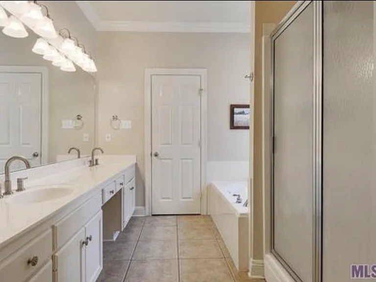 10224 Hillmont Ave — Photo 7