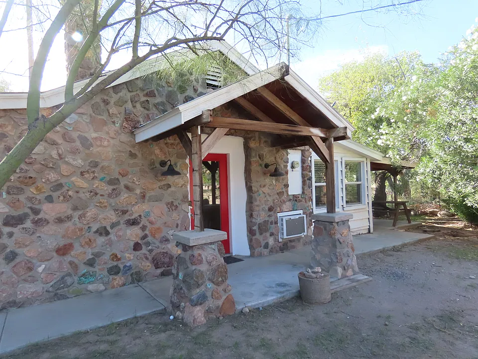 154 S Stone Ave