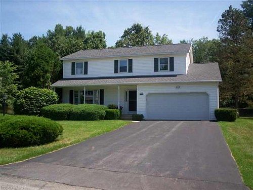 1st image of 21 Baltusrol Dr