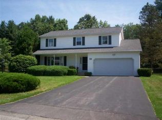 21 Baltusrol Dr, Clifton Park, NY 12065