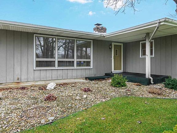 3rd image of 54165 Eastview Dr