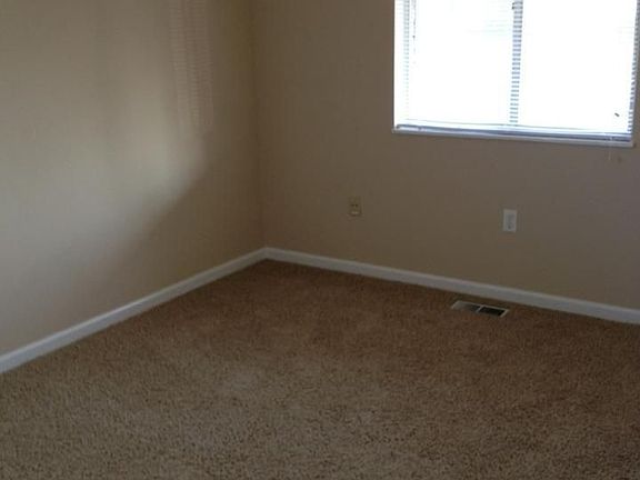 4th image of 2301 Southlea Dr