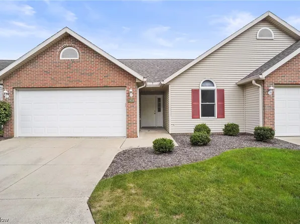 1428 Waters Edge Dr, Akron, OH 44313