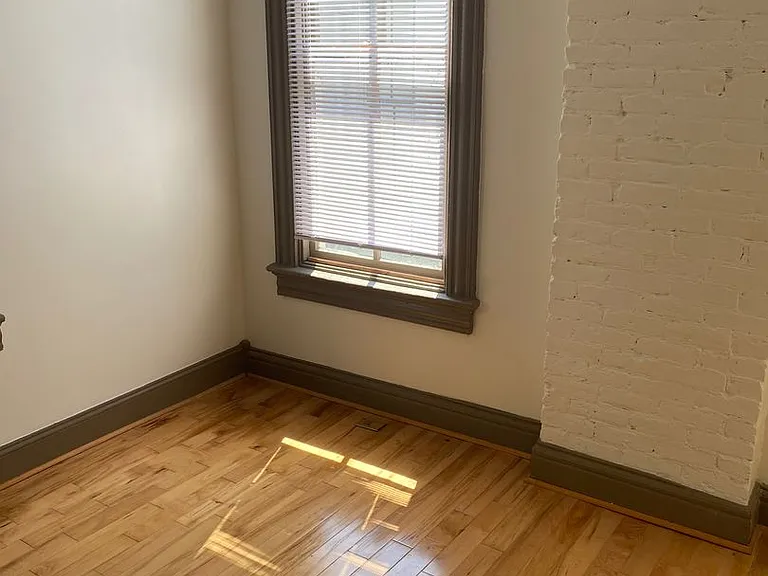 217 E Grace St — Photo 11