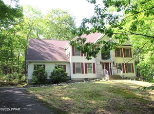 804 Basswood Ct W, Lords Valley, PA 18428