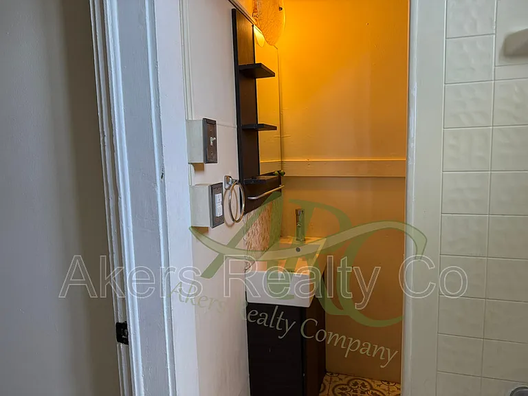 518 W 9th St — Photo 4