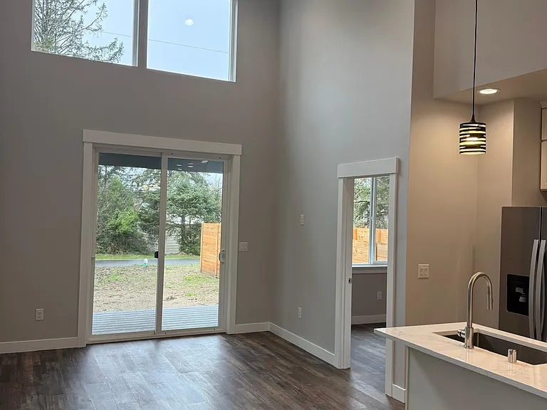 659 Sunset Ave NE #A — Photo 10