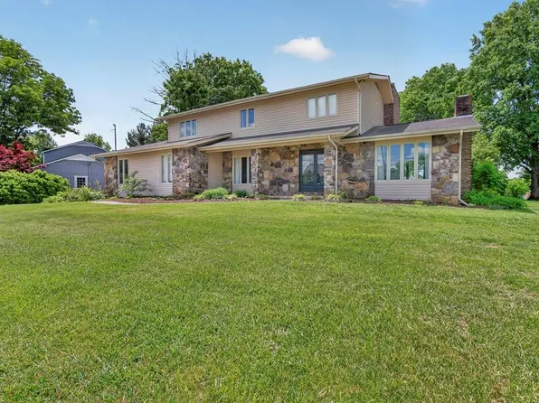102 Sandpiper Cir, Kingsport, TN 37663