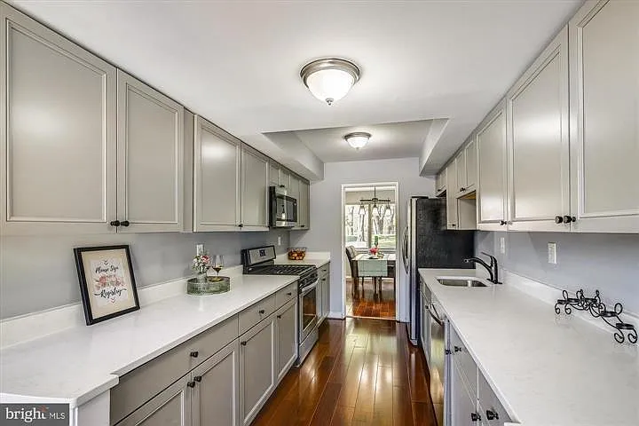 324 W Deer Park Rd — Photo 4