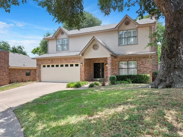 208 Shady Place Dr, Woodway, TX 76712
