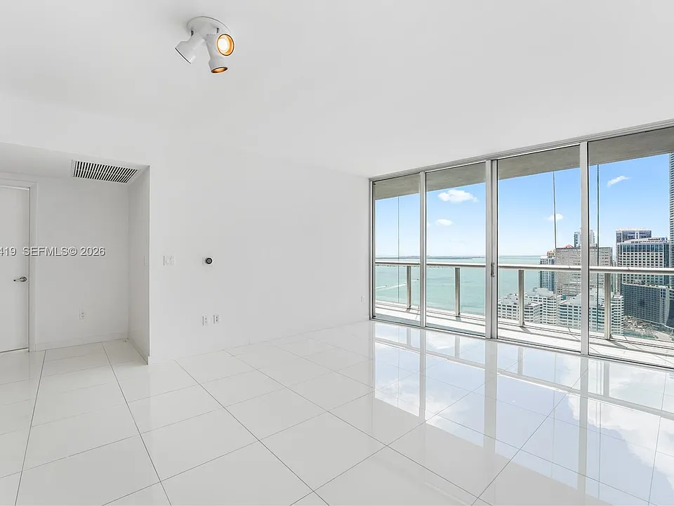 495 Brickell Ave #3311