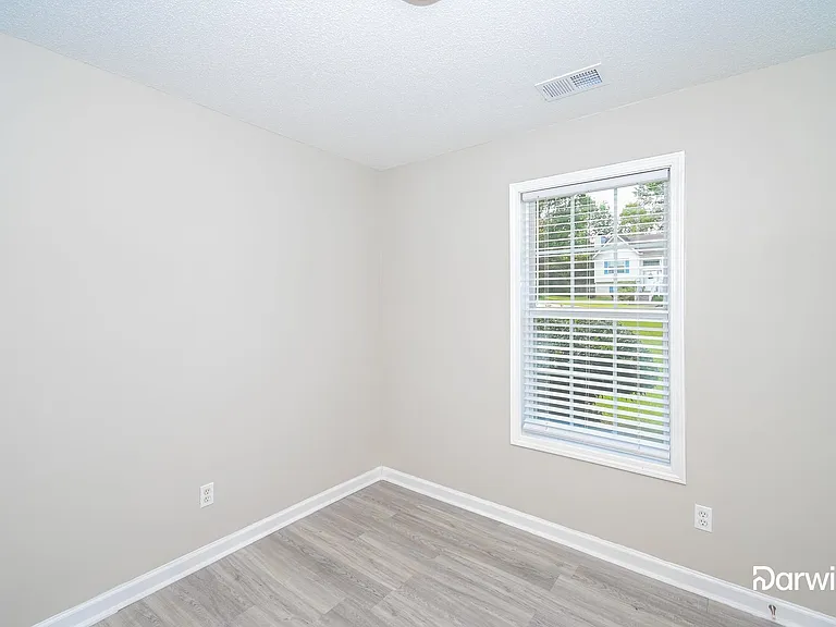54 Connie Dr — Photo 10