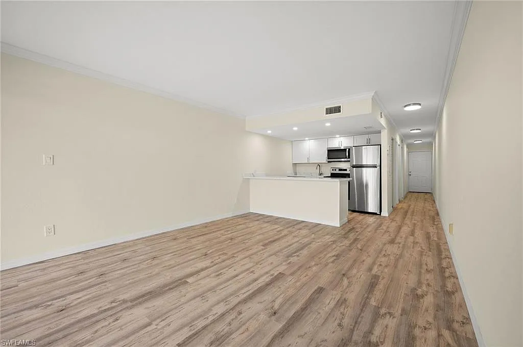 1 bed, 1.0 bath, 592 sqft, $2,000 — Photo 2