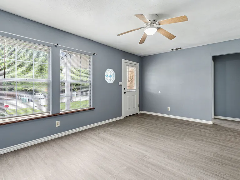 1424 Knight St — Photo 24