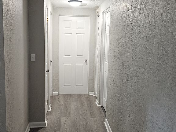 4th image of 912 Citrus St
