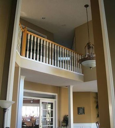 Two-story foyer