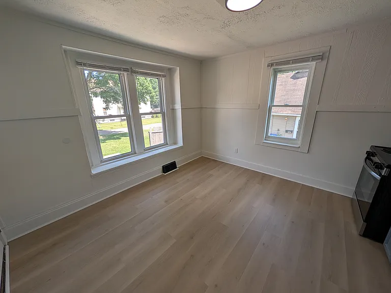 1112 Cherry St — Photo 2