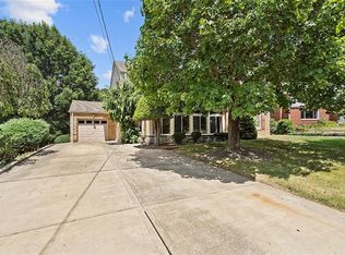 752 Rolling Green Dr, Bethel Park, PA