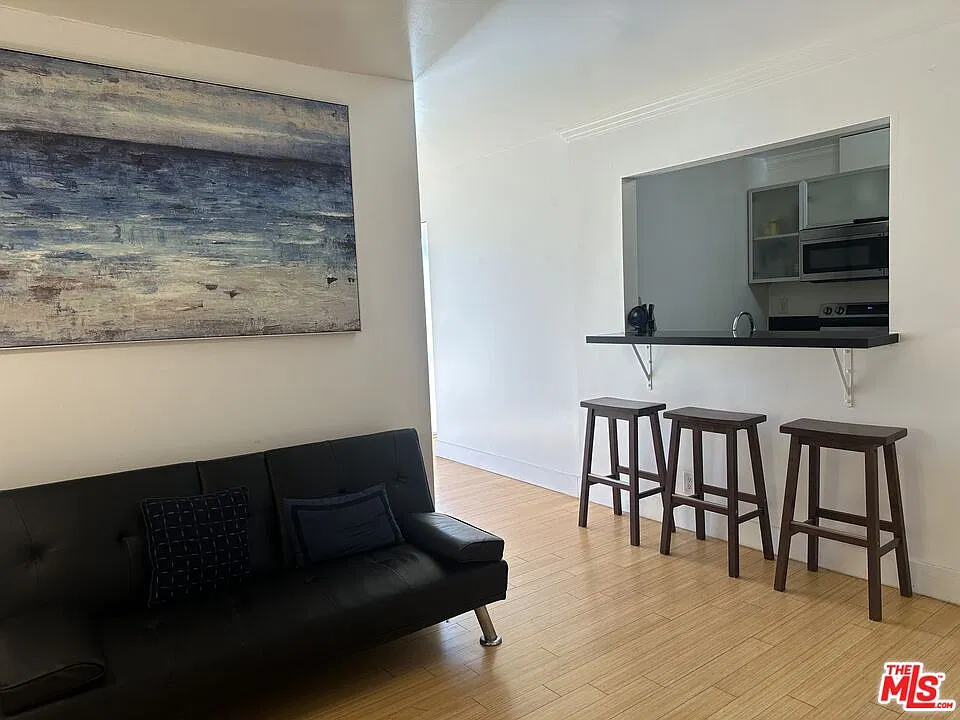 1 bed, 1.0 bath, 670 sqft, $2,999 — Photo 3
