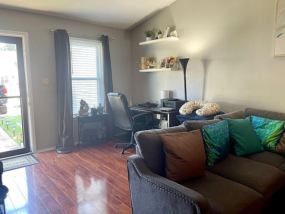 4th image of 3942 Pollypine Dr
