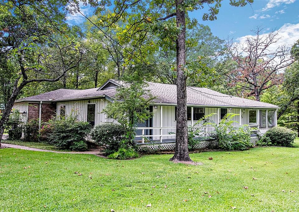 1st image of 8 Land Cove Cir