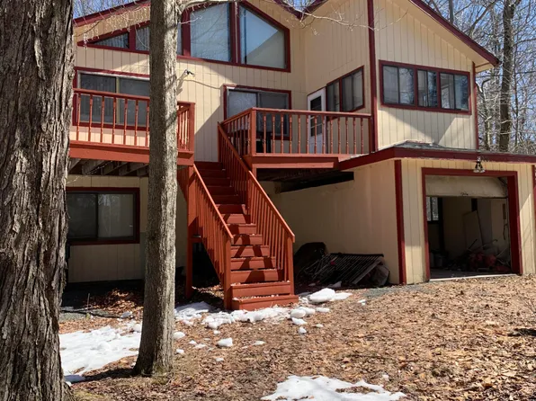 3511 Peak Dr, Tobyhanna, PA 18466
