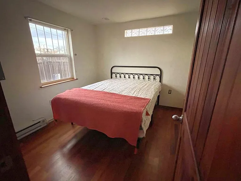 Walter St SE — Photo 10