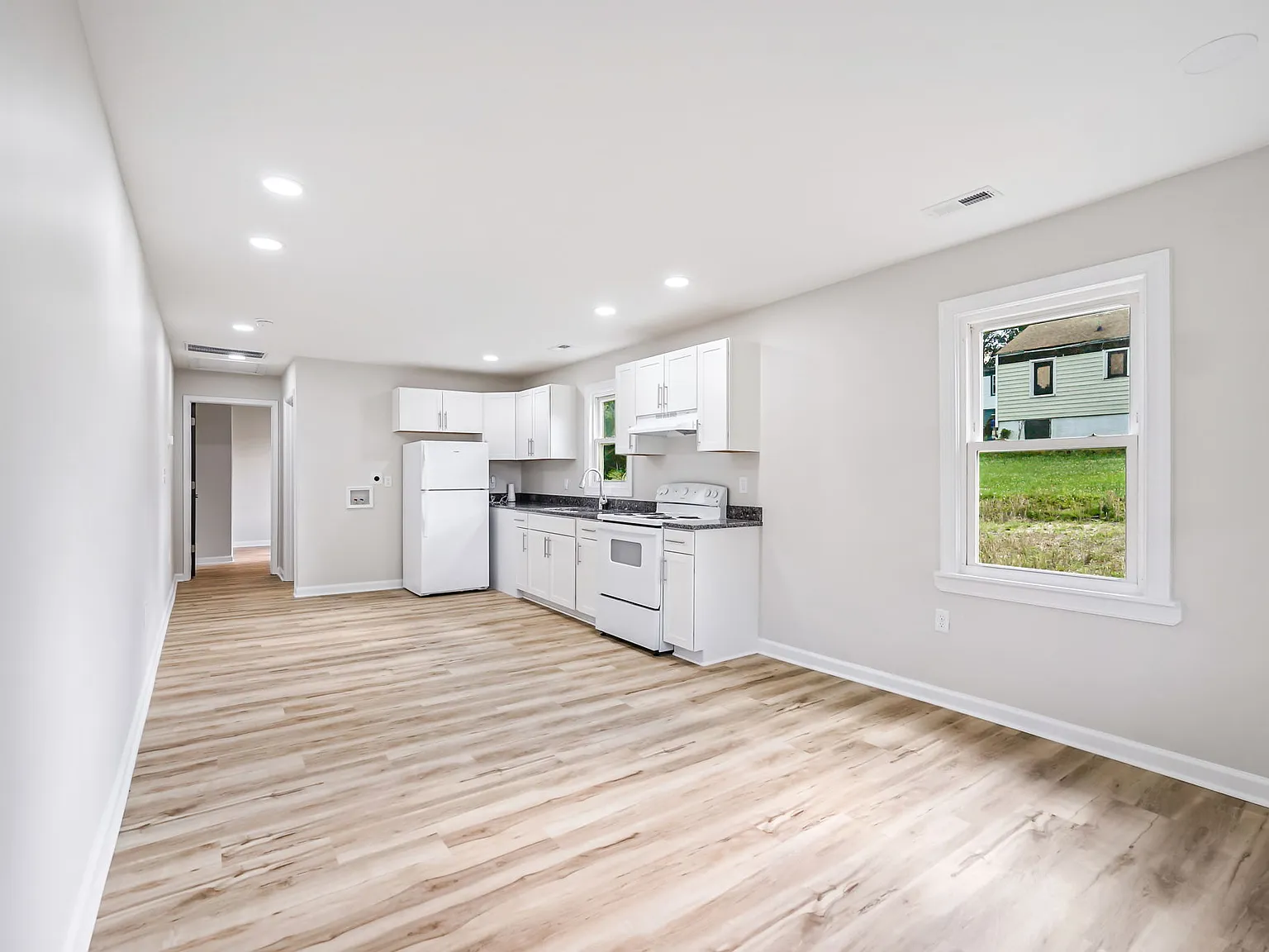 1 bed, 480 sqft, $1,009 — Photo 3