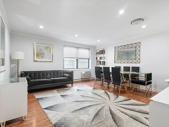 146 Bank St APT 2A, New York, NY 10014