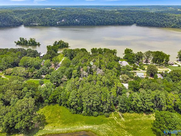 3rd image of Riverside St