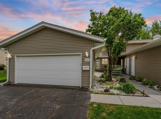 3111 Parkwild Dr, Bettendorf, IA 52722