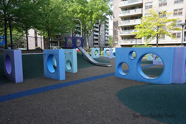 Rented by Norman Raindel, LREB | media 42