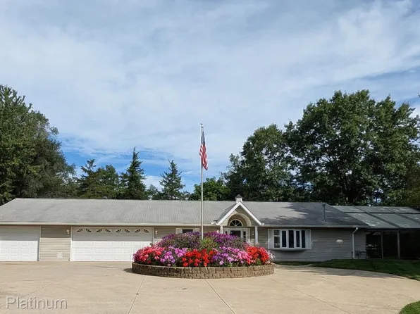 4254 W Highland Rd, Highland, MI 48357