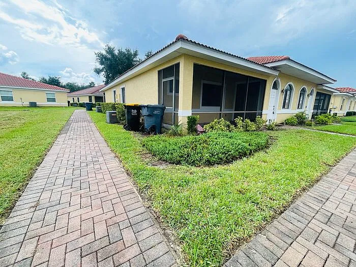 2 bed, 2.0 bath, 923 sqft, $1,395 — Photo 4
