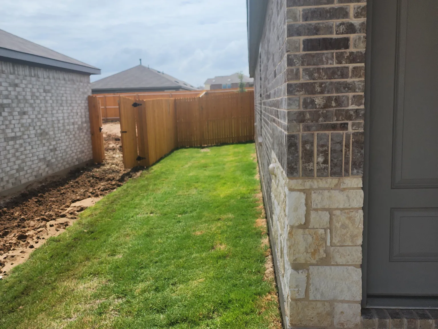 3 bed, 1461 sqft, $2,500 — Photo 2