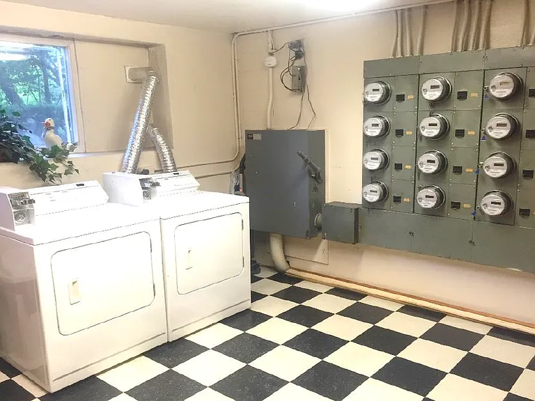 255 Elm St — Photo 4