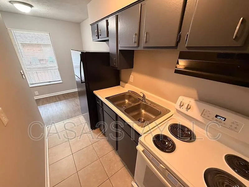 1 bed, 1.0 bath, $675 — Photo 2