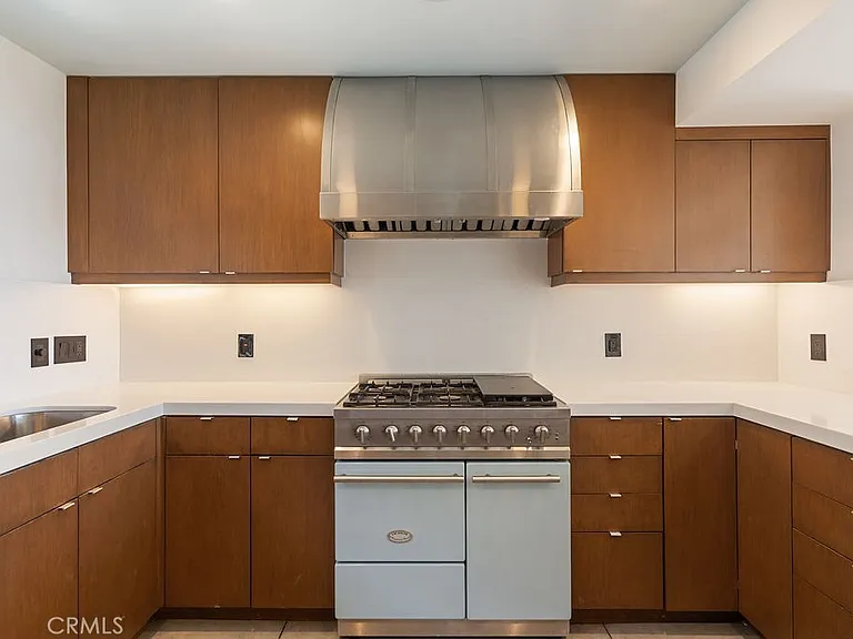 920 Skyline Dr — Photo 13
