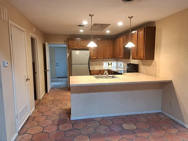2331 Siesta Ln — Photo 3