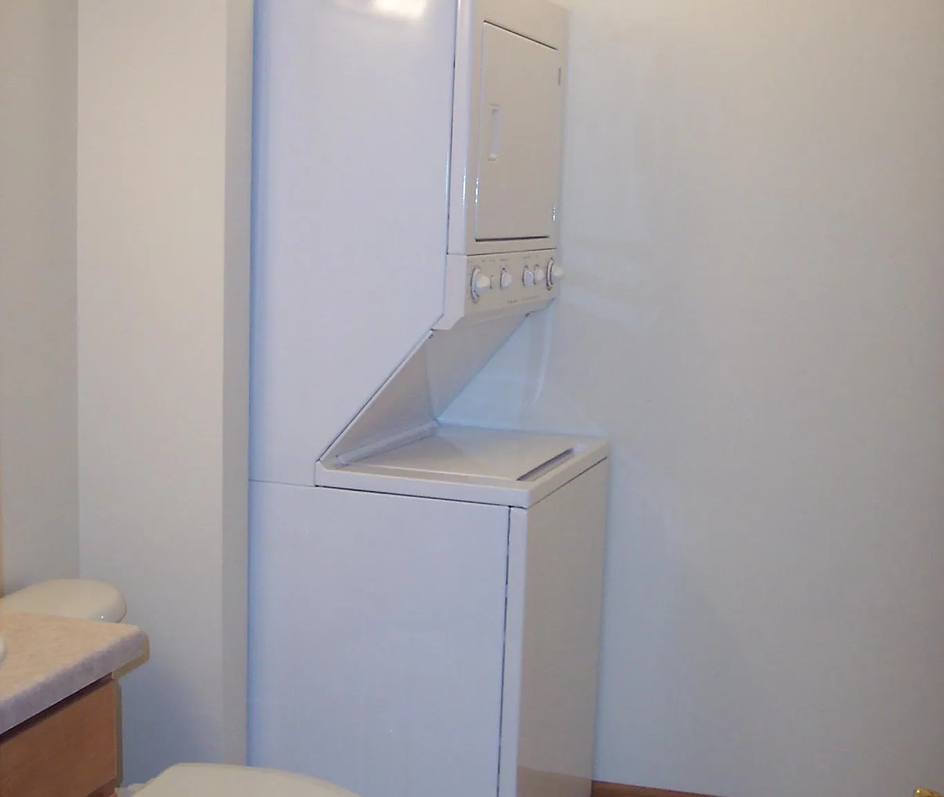 2 bed, 1.5 bath, 1200 sqft, $1,250 — Photo 2