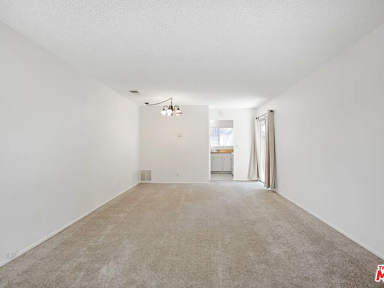 5464 Evelyn Dr — Photo 3