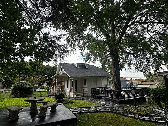 3rd image of 285 Pope St #3