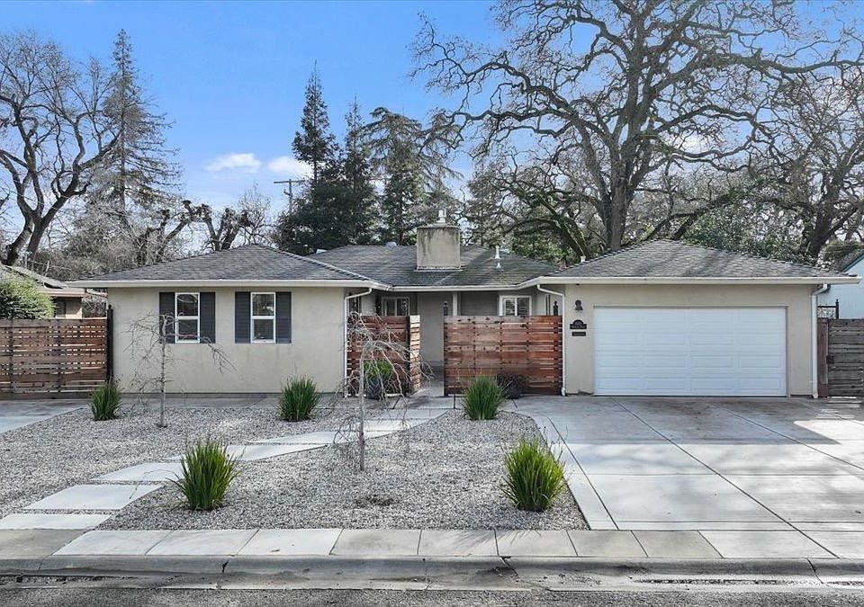 1st image of 1542 Woodland Dr