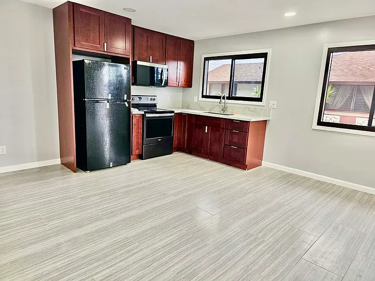 1086 Kaweloka St — Photo 3