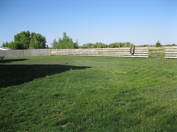 Backyard & fence for pasture