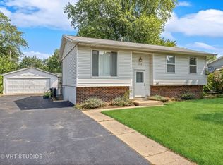 338 Idlewood Dr, Bolingbrook, IL