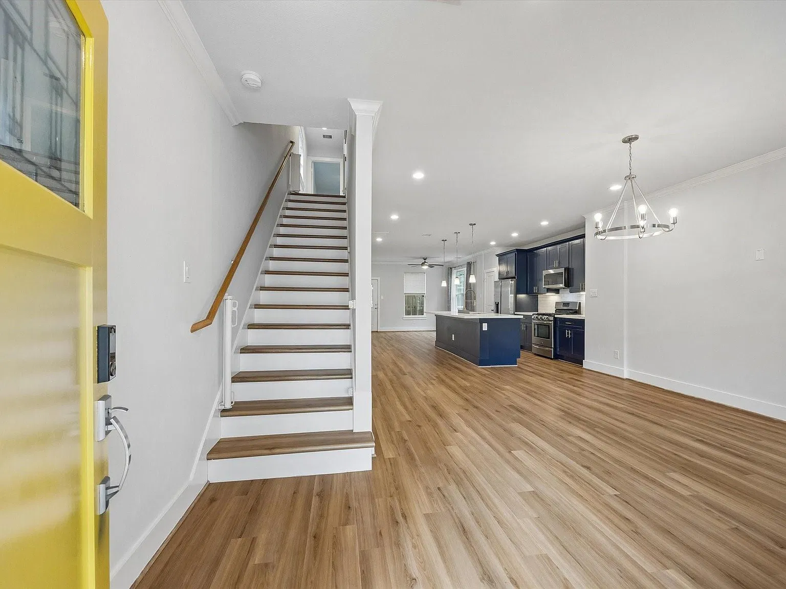 3 bed, 2.5 bath, 1698 sqft, $3,000 — Photo 3